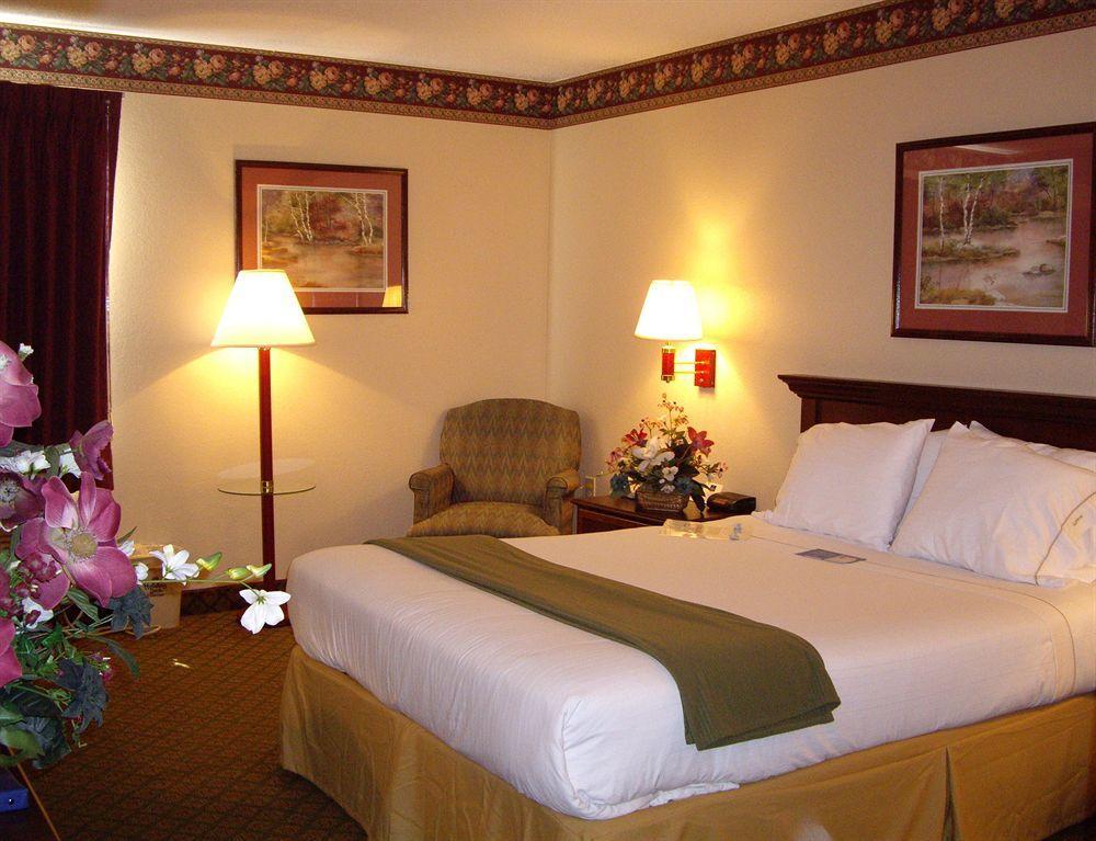 Country Inn & Suites By Radisson, Dunn, Nc Room photo